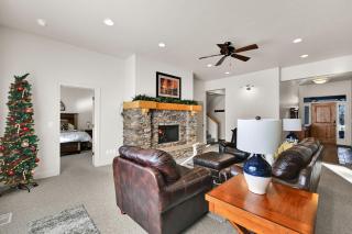 Gorgeous Eden Getaway Stunning Mountain Views and Family Fun - 6