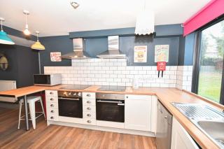 Convenient Budget 3BED Apartment Shared Kitchen - 6