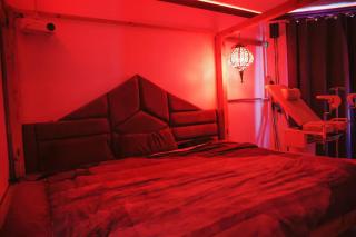 Kinky boudoir, cosy & beautiful - 1