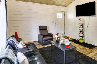 1 Mi to Dtwn Enterprise Pet-Friendly Home with Yard - 4