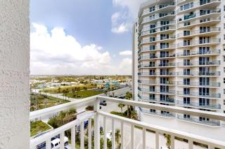 Daytona The Golden Leaf Opus Condos 702 - 9