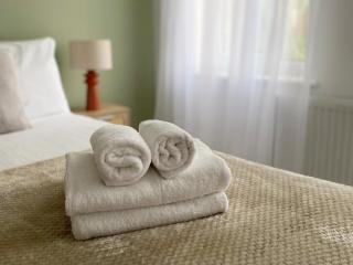 2 Bed Ground Floor, Beautiful Boho Chic Garden Flat - London - 2