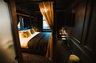 Impossible Motel - 9