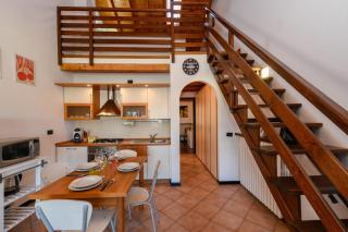 Loft Soppalcato con Patio, Piscina e Parcheggio - 0
