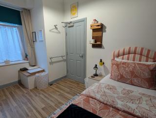 R2 - City & Beach Access, WIFI, Free Parking - Self Catering - 0