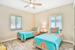 Daytona Surfside Club 109- Blue Umbrella - 2