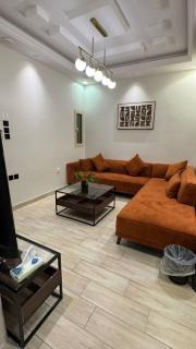 شقه بثلاث غرف نوم وصالة جلوس - 2