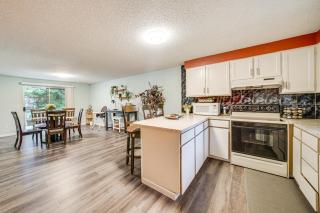 12 Mi to Dtwn Seattle! Spacious Home with Backyard - 9