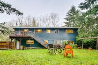 12 Mi to Dtwn Seattle! Spacious Home with Backyard - 8