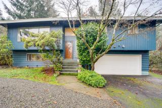 12 Mi to Dtwn Seattle! Spacious Home with Backyard - 7