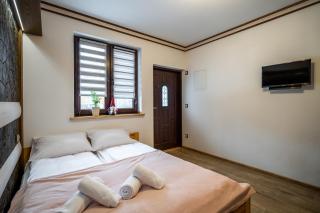 Domek u Świerków 2 - Zabytkowe domki 4 i 8 osobowe, w każdym 2 sypialnie, 2 łazienki, aneks kuchenny, balkon, 1,5km Termy Chochołowskie - Chochołów - 3