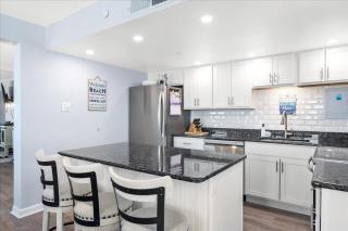 Gorgeous 2 Bedroom condo with outdoor pool and ocean views! - 2