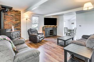 Steps to Winery! Updated Farmhouse in Holt - 0