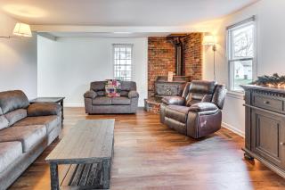 Steps to Winery! Updated Farmhouse in Holt - 5