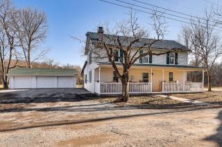 Steps to Winery! Updated Farmhouse in Holt - 8