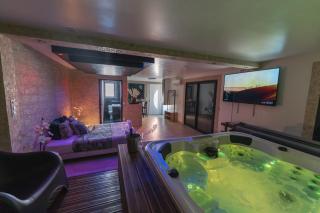 Suite Impériale Jacuzzi Privatif - 9