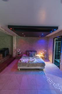 Suite Impériale Jacuzzi Privatif - 7