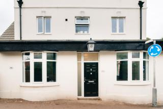 LUX 2BDR Flat By Luton Station, Airport, City Centre - 30min to King's X St Pancras International - 4