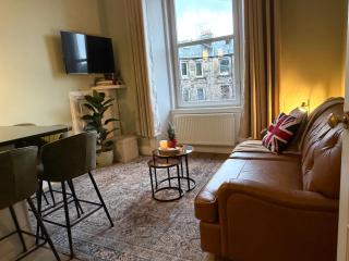 Murrayfield Spacious 2-bedroom apartment - 9