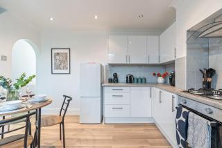 #92 Stylish 3 bedroom home Coventry - 7