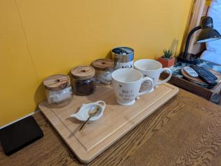 R1 - Bright Quiet Double - City & Beach Access, WIFI, Free Parking - Self Catering - 5