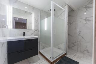 Cinéma Room avec Jacuzzi Privatif - 3