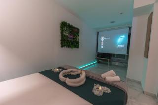 Cinéma Room avec Jacuzzi Privatif - 1