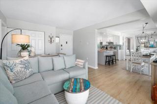 Stunning 2 Bedroom Side Ocean Front Condo in 9400 - 6