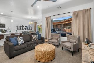 395 Zion Village X-BOX ONE, LOTS OF GAMES, BUILT-IN BUNK BEDS, POOL VIEWS, AND MORE! - 6