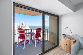 Stunning 2 Bedroom Side Ocean Front Condo in 9400 - 4