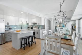 Stunning 2 Bedroom Side Ocean Front Condo in 9400 - 2