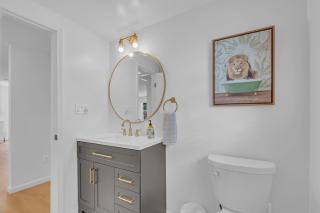 Upscale Arlington Retreat - Private Casita - Arcade - 9