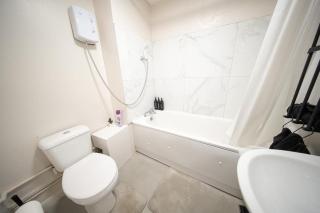 Cosy 2 BR Apt, DLR, London City Airport & ExCeL - 2