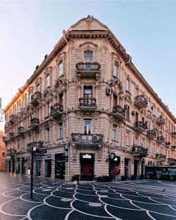 Centrally Located Hotel - 4