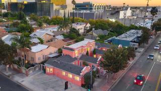 Remodeled 2BDR in Heart of Hollywood w Courtyard Art Deco by AvantStay - 6