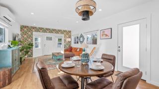 A Hollywood Location Chic Renovated 1BDR Patio Urban Jungle by AvantStay - 4