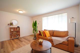 Cozy 2B1B 1 King 1 Queen• Remodeled• Wifi• Parking - 7