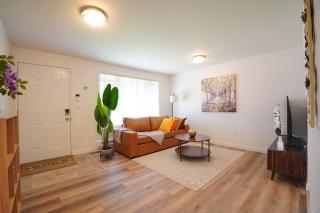 Cozy 2B1B 1 King 1 Queen• Remodeled• Wifi• Parking - 5