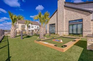 Blueground Lost Plains pool pet area wd ATX-271 - 2