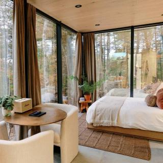 Heartleaf | Modern Lux Mirror Home | HotTub - 0