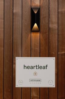 Heartleaf | Modern Lux Mirror Home | HotTub - 5