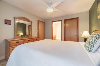 Cozy 2BR-5BD Suite - Mountain Views - Htd Parking - 1