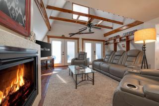 Rustic Mountain Getaway~Golf~Skiing~Hiking - 2