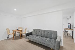 Self Contained Studio Perfect for Solo Travelers - 9