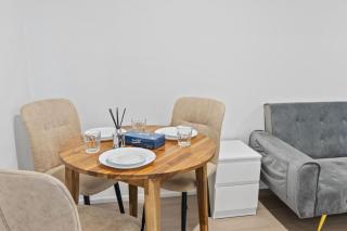 Self Contained Studio Perfect for Solo Travelers - 5