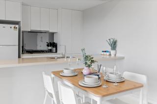 2BR Modern Apartment with Balcony Great Location - 5