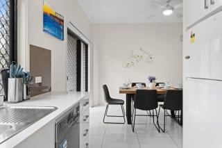 Prime Spot 3-Bed Walk to Bus Drive Anywhere Fast - 8