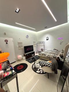 استوديو مميز بأثاث راقي في قلب الخبر - 1