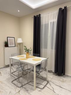 Luxy renovated flat with patio - 9