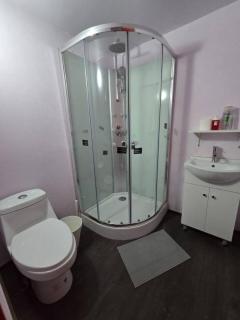 Suite Roja moderna para hasta 3 huéspedes Céntrica, cómoda y con excelente conectividad - 1